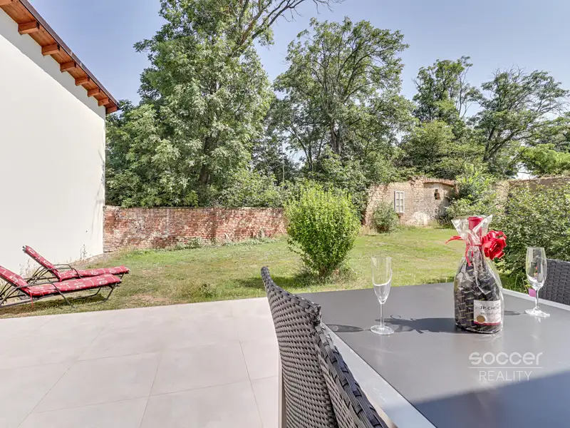 Pronájem bytu 1+kk 37 m², Vojkovice – náhled fotky 1