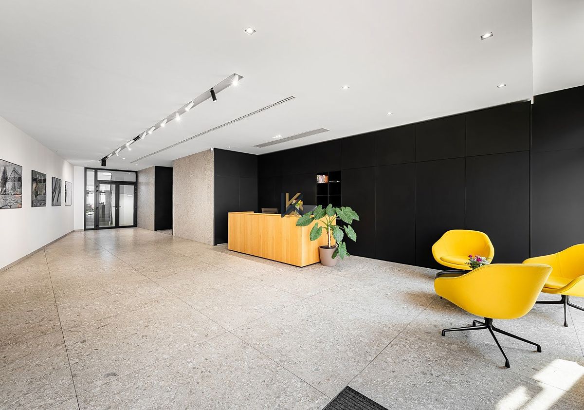 Pronájem kanceláře 305 m² – fotografie 3