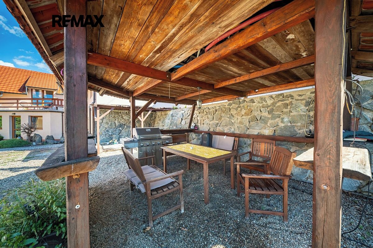 Prodej vícegeneračního domu 550 m², pozemek 1967 m² – fotografie 4