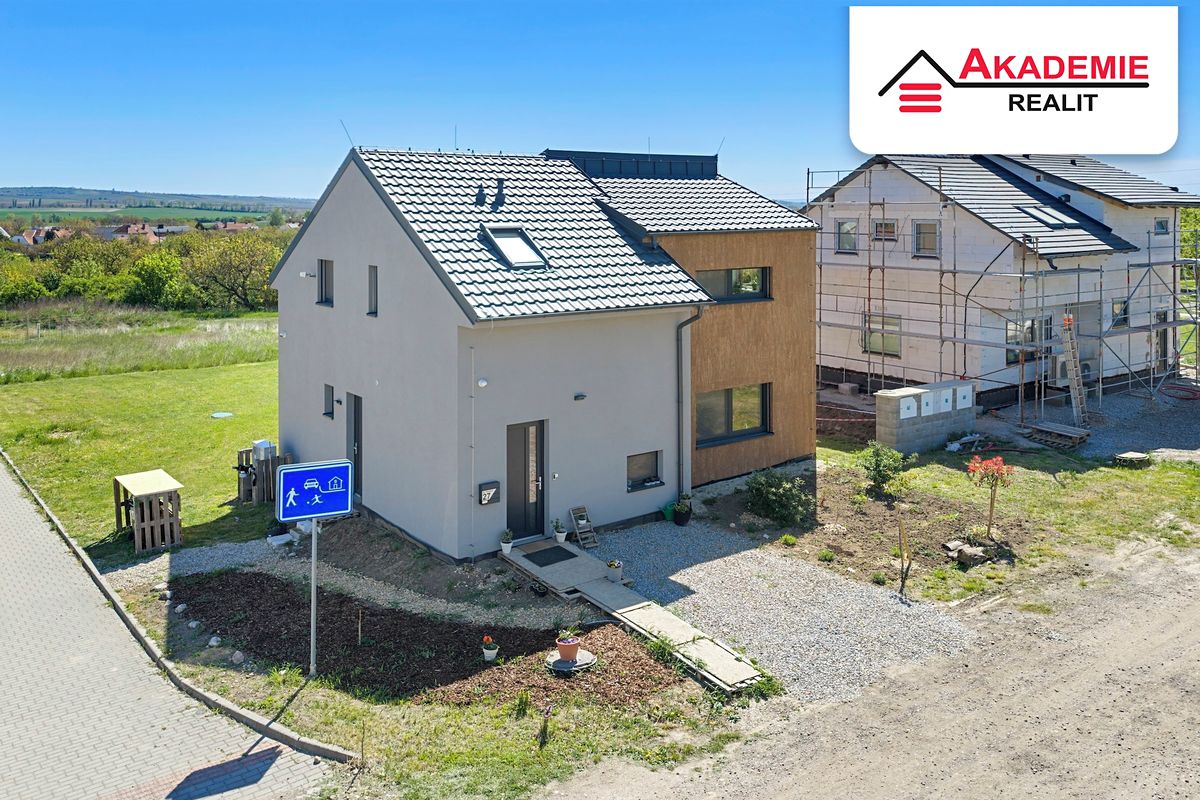 Prodej rodinného domu 128 m², pozemek 681 m² – fotografie 2