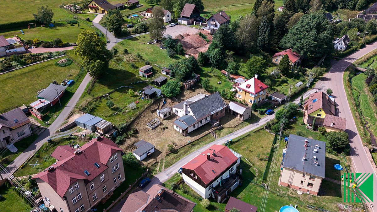 Prodej rodinného domu 220 m², pozemek 1376 m² – fotografie 2