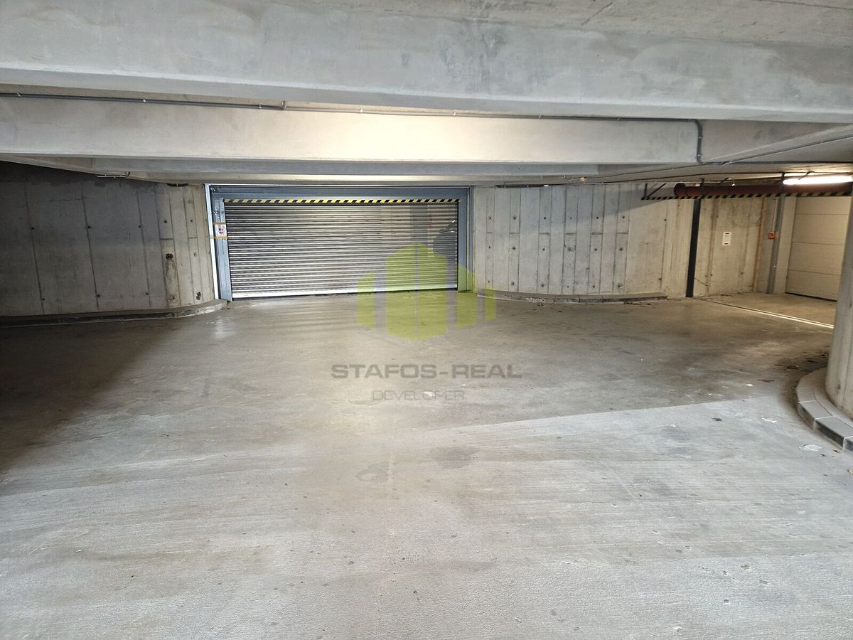 Pronájem garážového stání 20 m² – fotografie 3