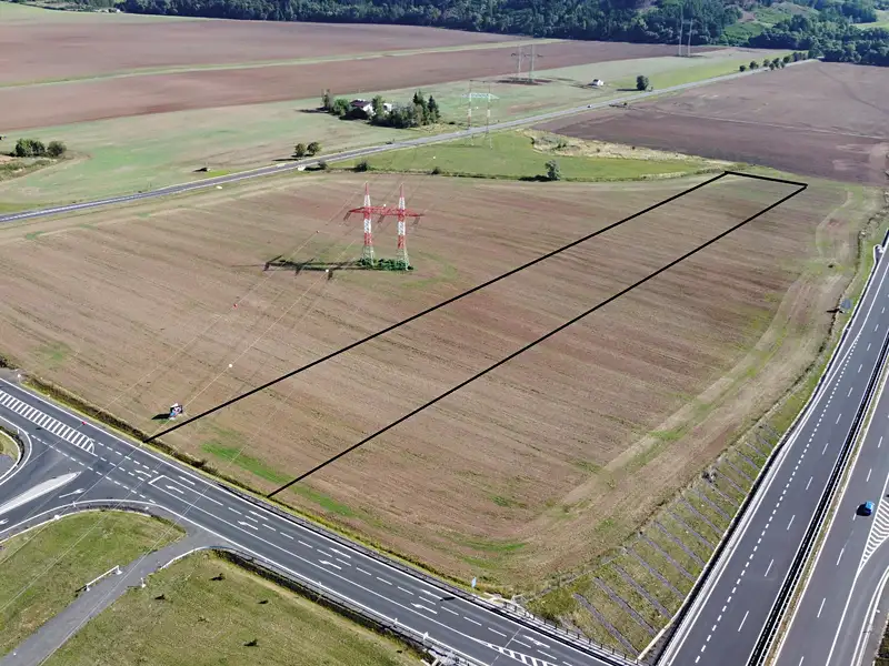Prodej pole 12327 m², Krupá – náhled fotky 1