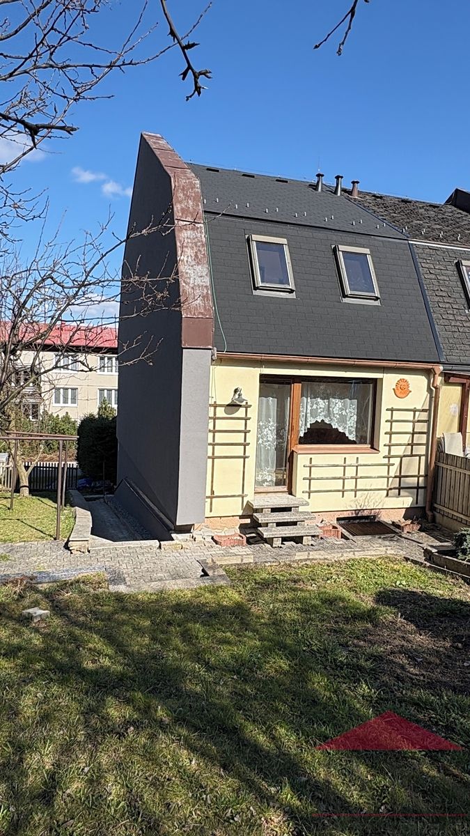 Pronájem rodinného domu 90 m², pozemek 161 m² – fotografie 2