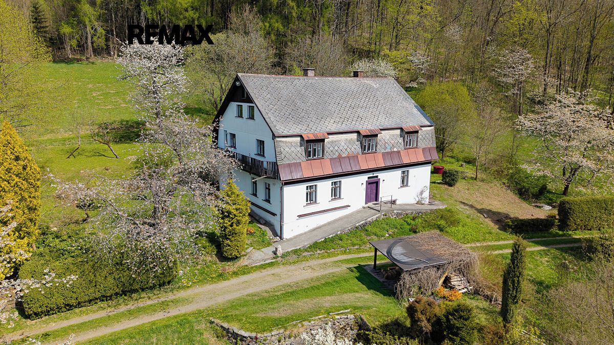 Prodej rodinného domu 430 m², pozemek 10355 m²