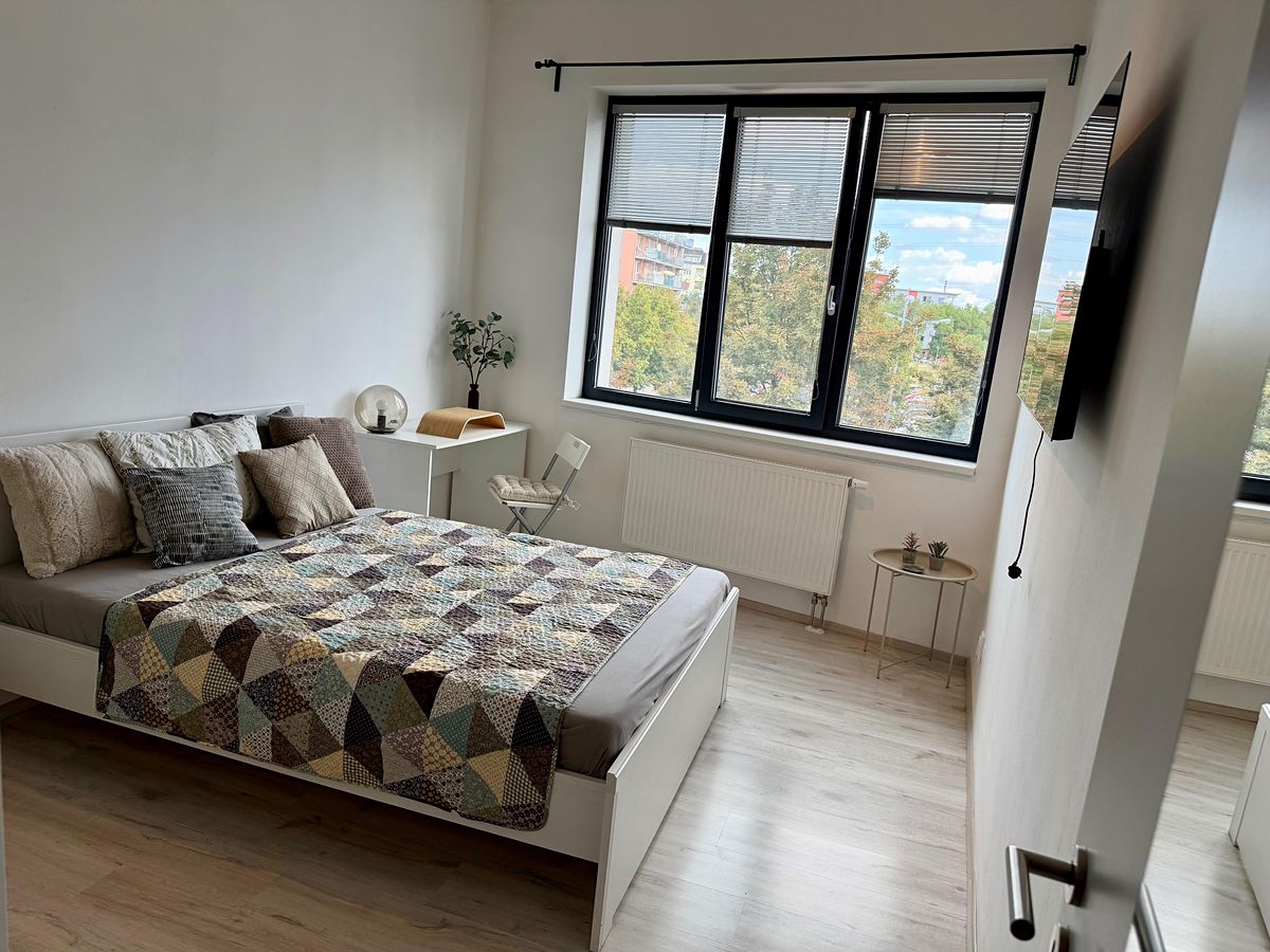 Pronájem bytu 2+kk 55 m² – fotografie 2
