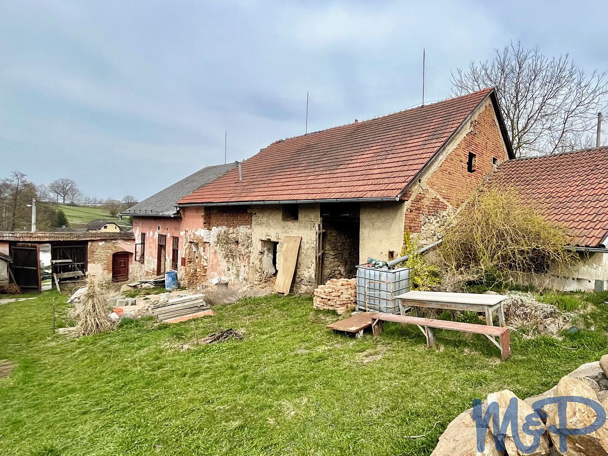 Prodej rodinného domu 196 m², pozemek 693 m² – fotografie 2