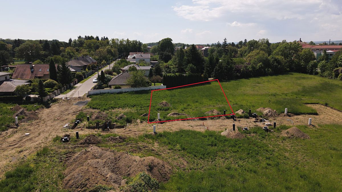 Prodej stavebního pozemku 734 m² – fotografie 2
