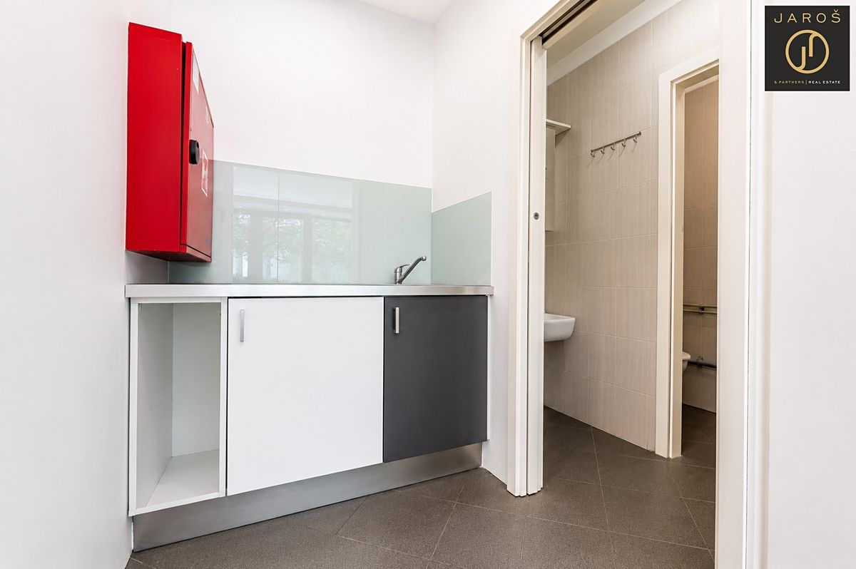 Pronájem kanceláře 37 m² – fotografie 4