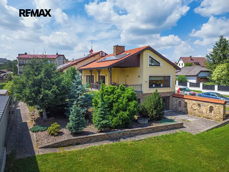 Prodej rodinného domu 570 m², pozemek 1464 m², Zruč-Senec – náhled fotky 1