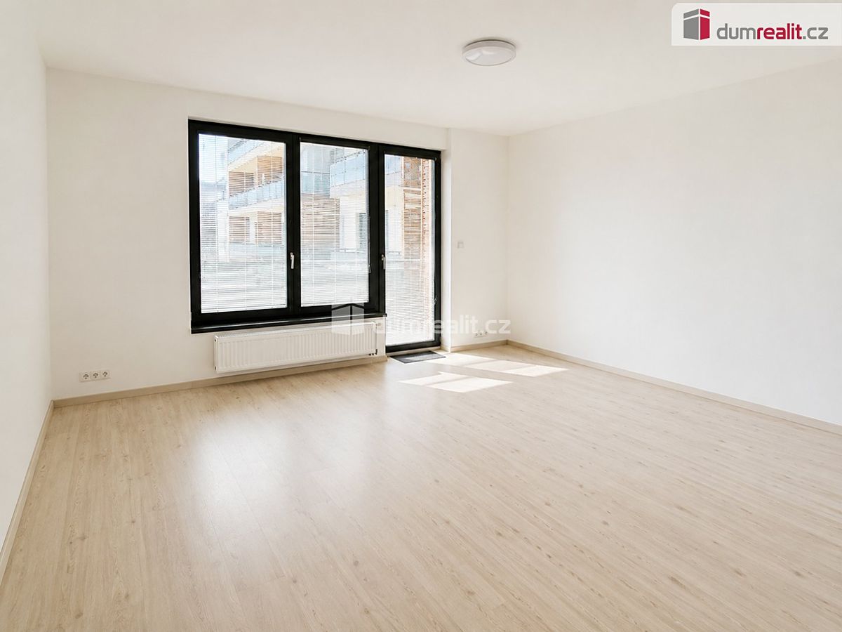 Pronájem bytu 1+kk 40 m² – fotografie 3