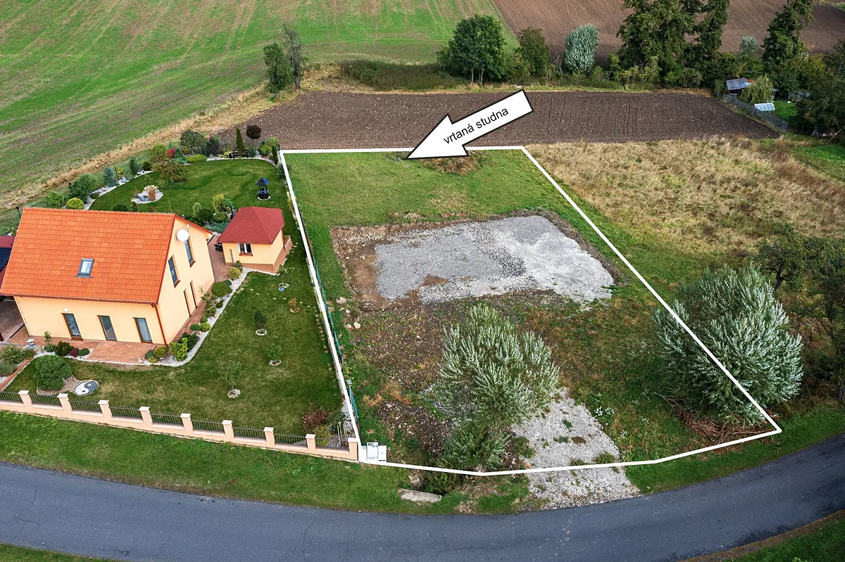Prodej stavebního pozemku 1296 m²