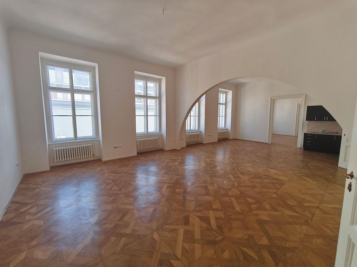 Pronájem bytu 4+kk 220 m² – fotografie 3