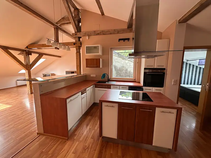 Pronájem bytu atypický 90 m², Praha – náhled fotky 2