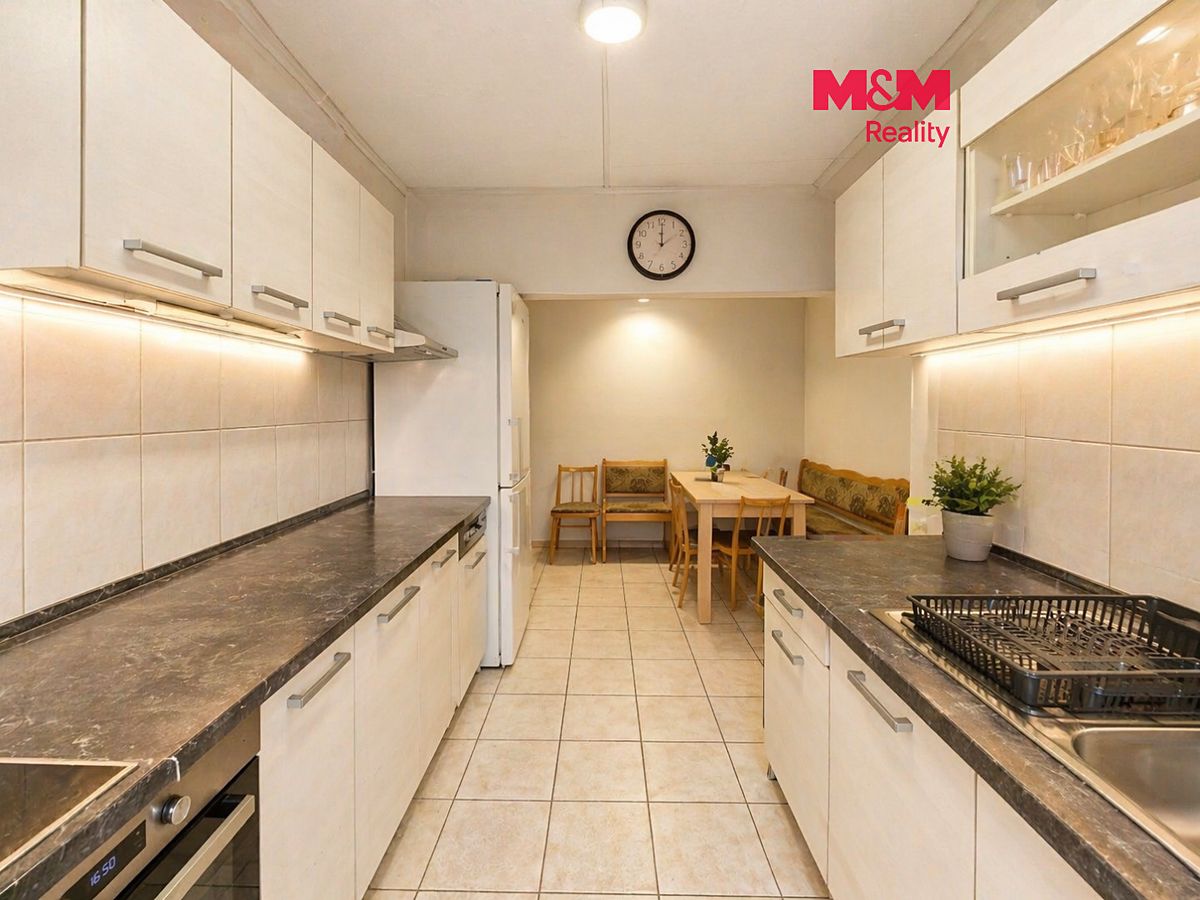 Prodej rodinného domu 202 m², pozemek 934 m²
