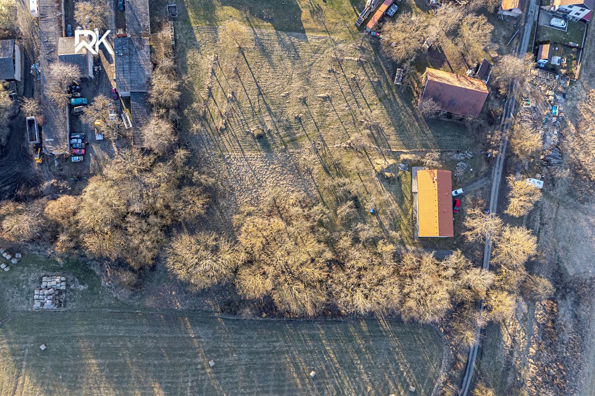 Prodej stavebního pozemku 1643 m² – fotografie 2