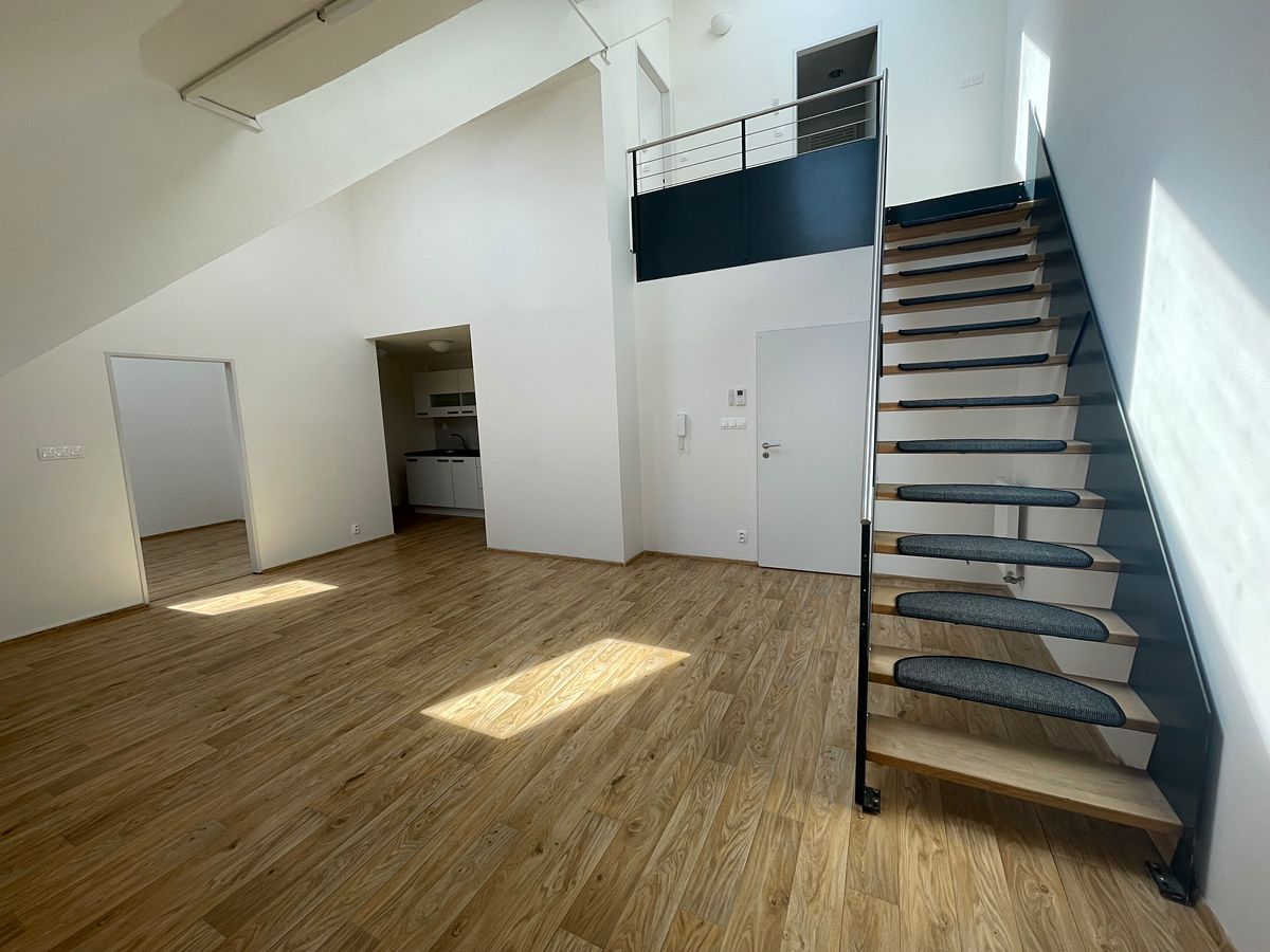 Pronájem bytu 3+kk 90 m²