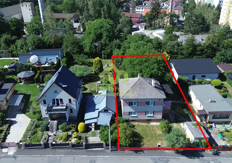 Prodej rodinného domu 228 m², pozemek 1076 m², Rokycany – náhled fotky 3