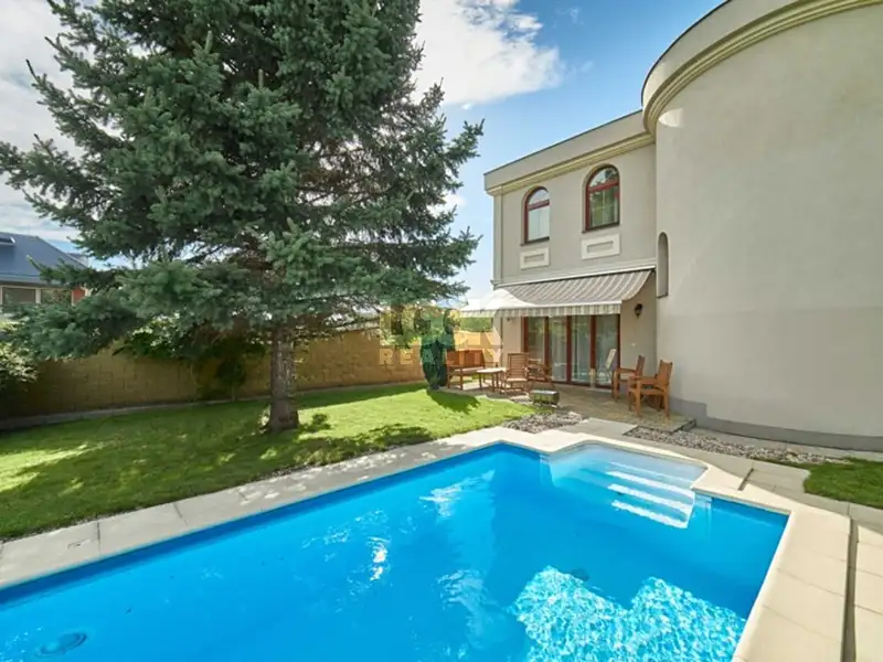 Pronájem vily 243 m², pozemek 243 m², Praha – náhled fotky 1