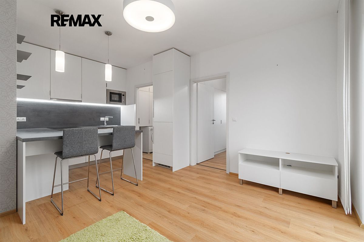 Pronájem bytu 2+kk 40 m² – fotografie 3