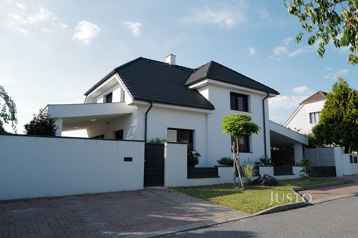 Prodej rodinného domu 213 m², pozemek 489 m²