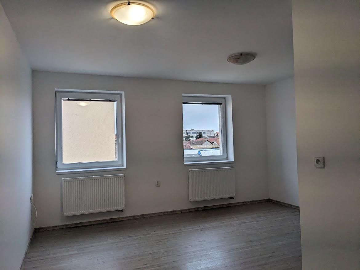 Pronájem bytu 1+kk 17 m² – fotografie 4