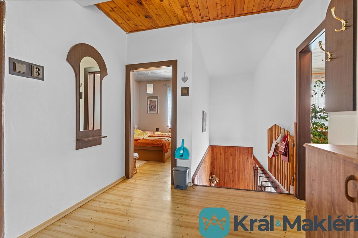 Prodej rodinného domu 193 m², pozemek 875 m² – fotografie 4