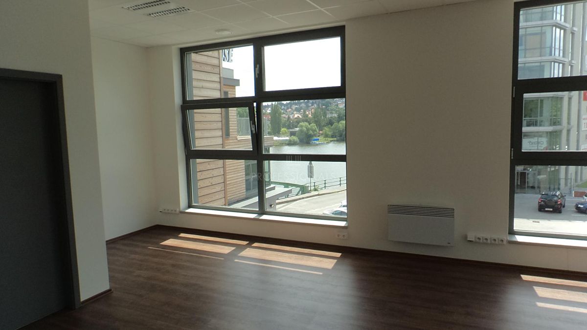 Pronájem kanceláře 52 m² – fotografie 4