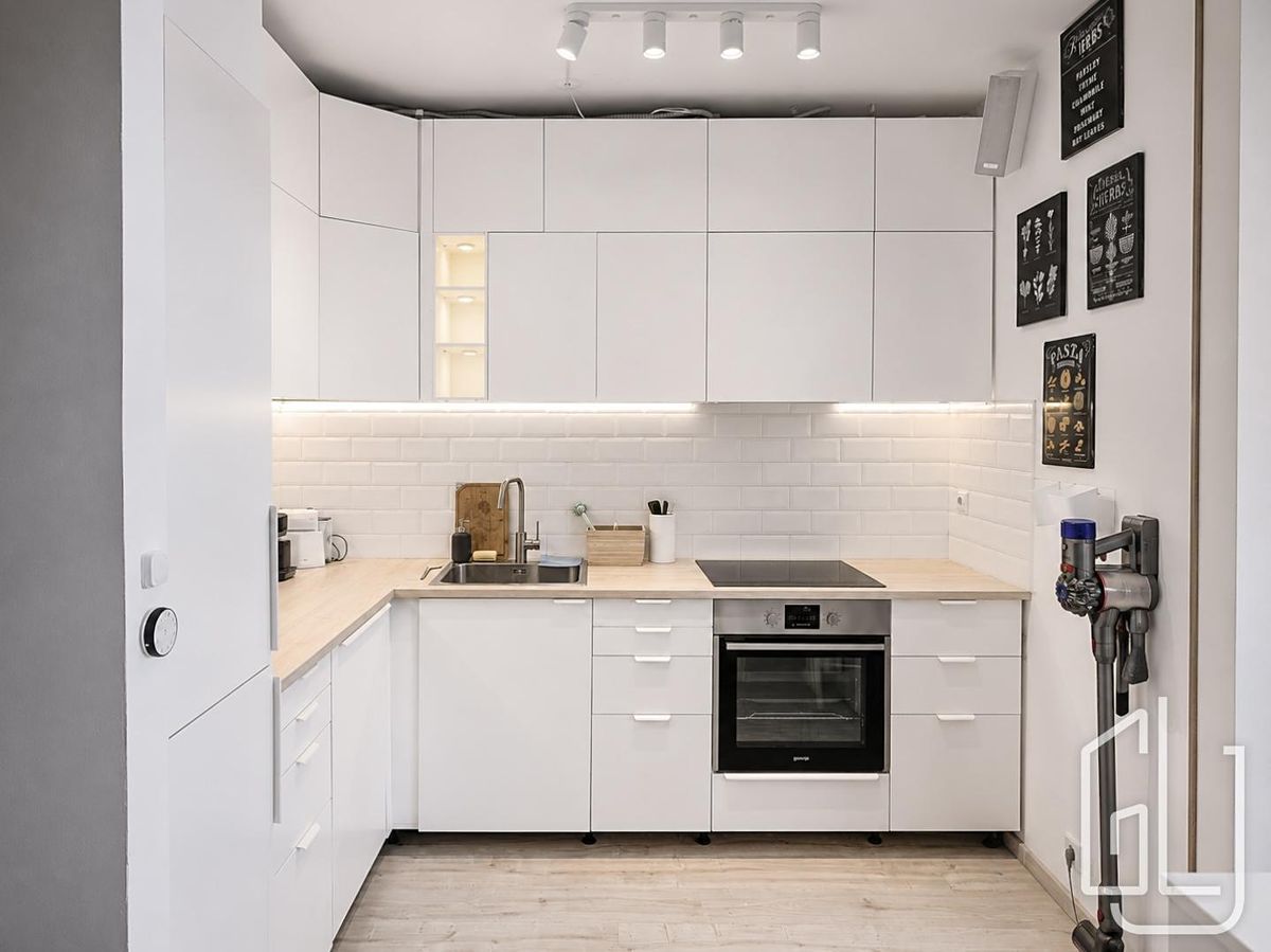 Pronájem bytu 1+kk 32 m² – fotografie 3
