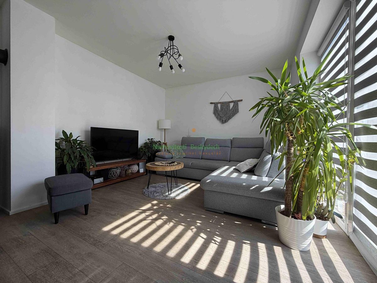 Prodej rodinného domu 180 m², pozemek 193 m² – fotografie 2