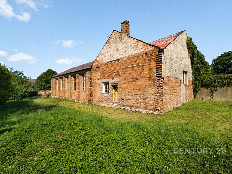 Prodej komerčního prostoru, 354 m² (1 z 28)