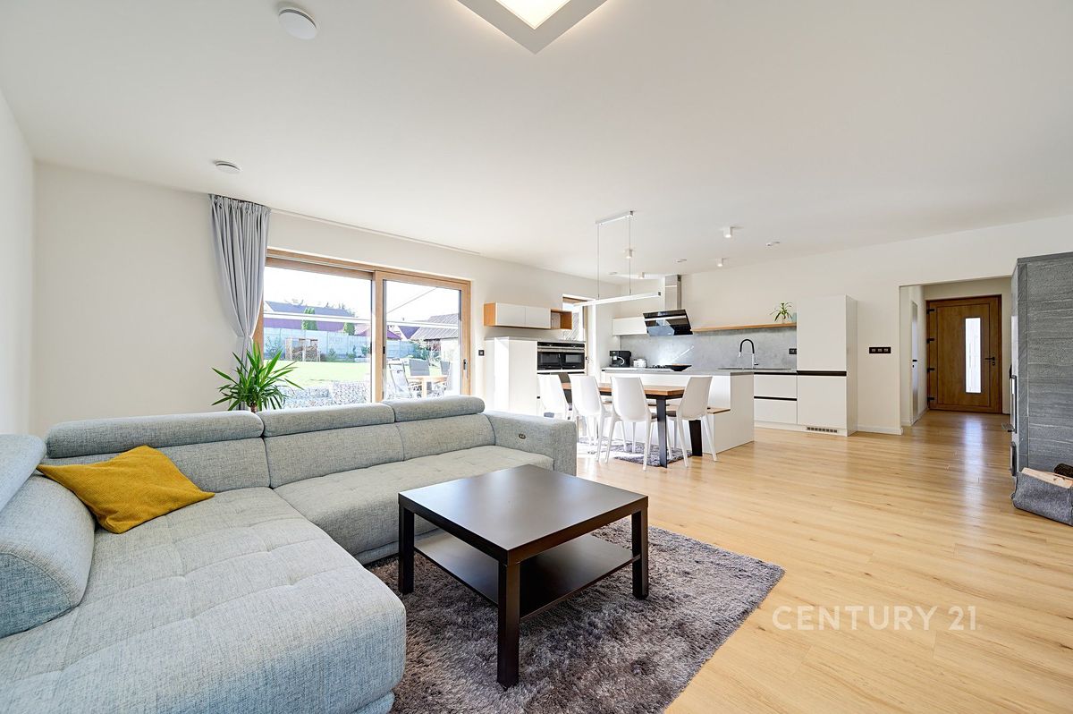 Prodej rodinného domu 150 m², pozemek 1318 m² – fotografie 3