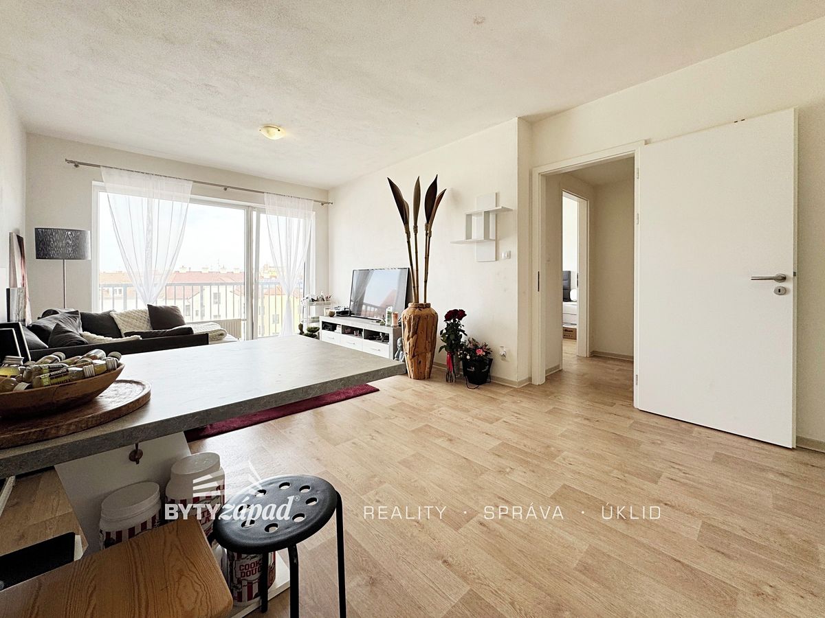 Pronájem bytu 2+kk 48 m² – fotografie 2