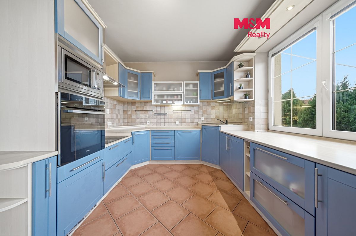 Prodej rodinného domu 240 m², pozemek 845 m²