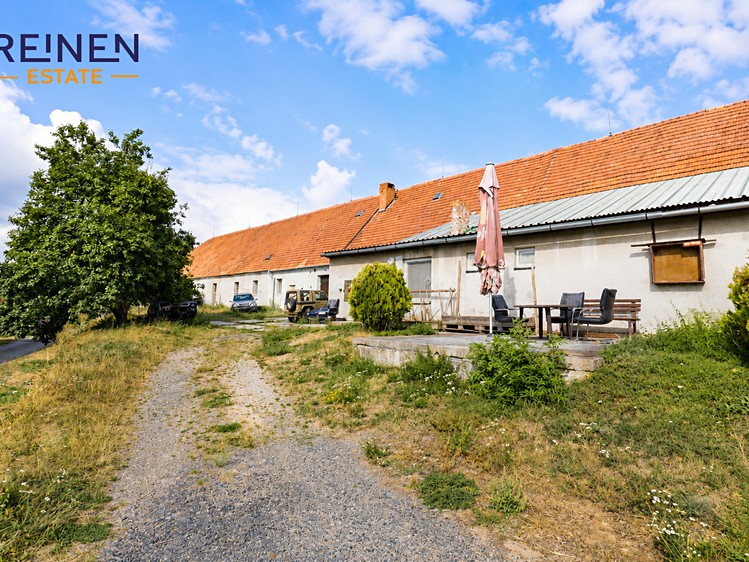 Prodej komerčního prostoru, 1 030 m² (1 z 7)