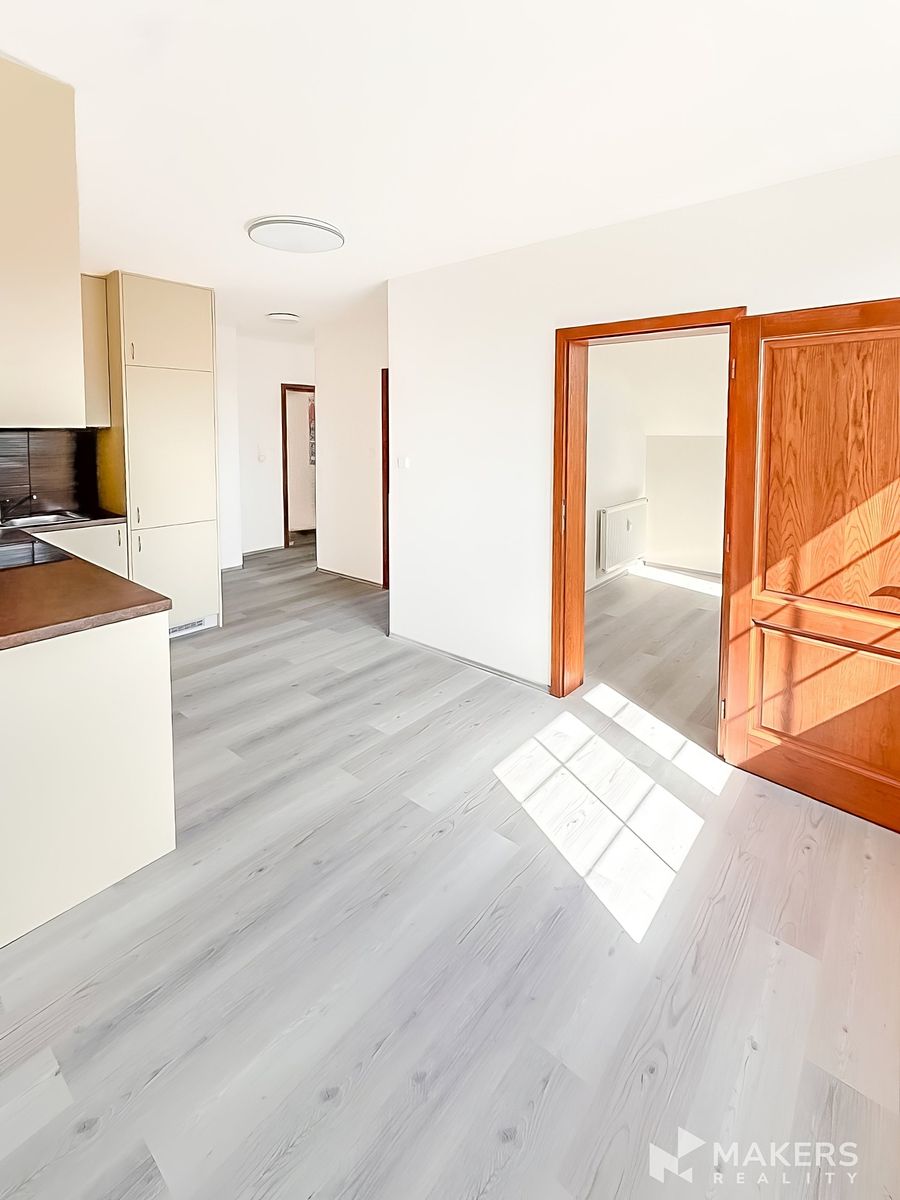 Pronájem bytu 2+kk 44 m² – fotografie 3