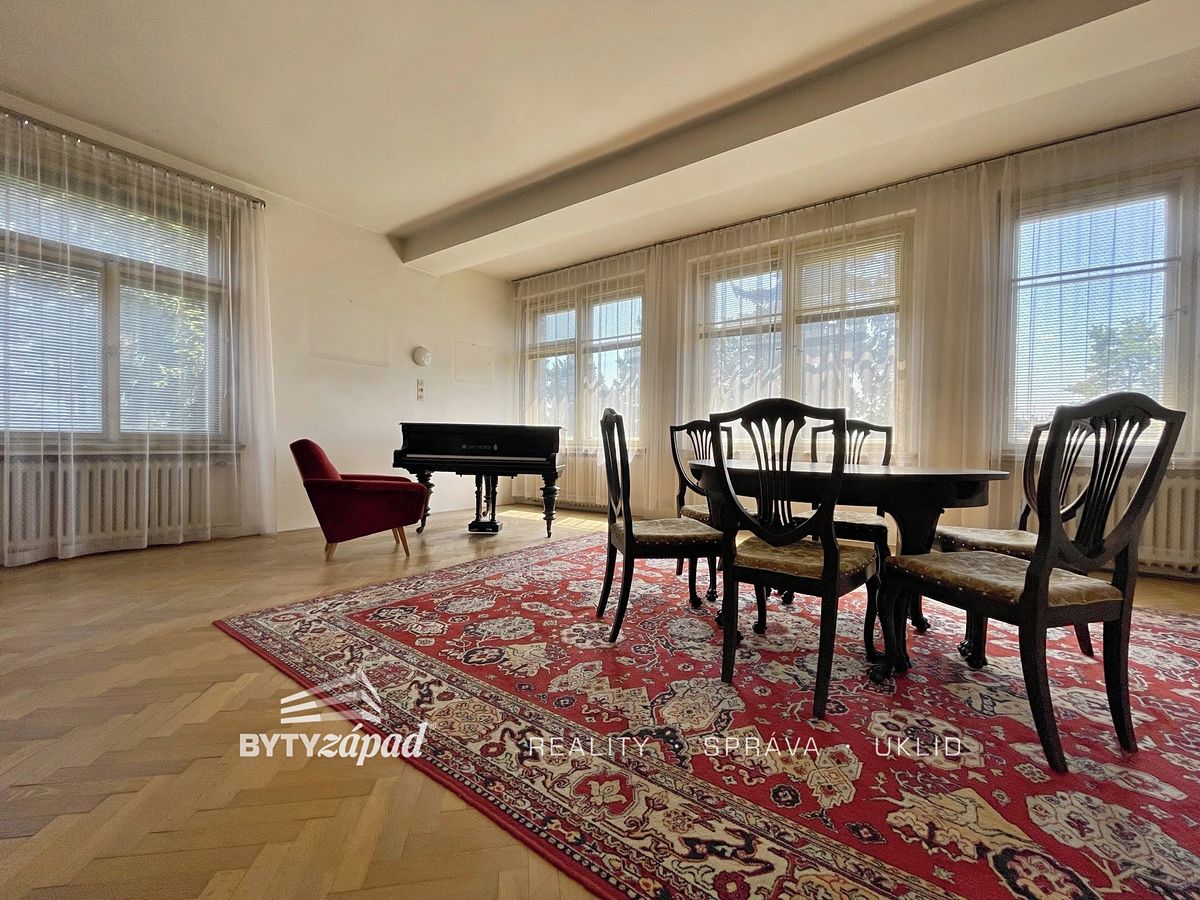 Prodej vily 588 m², pozemek 1065 m² – fotografie 4