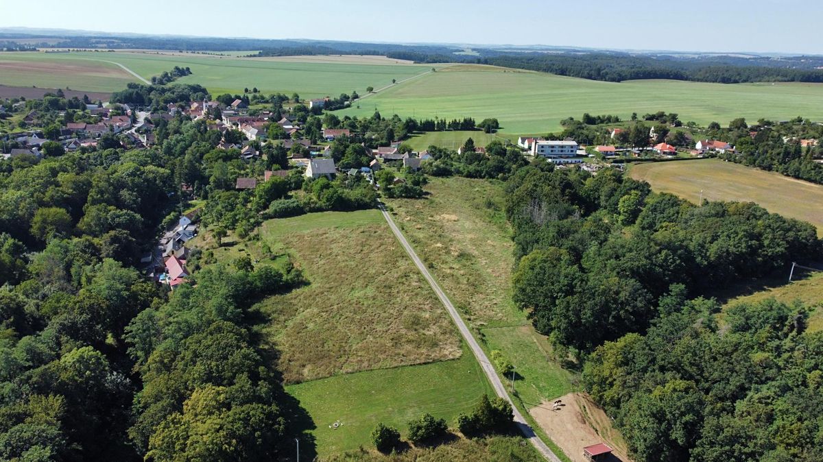 Prodej pole 1316 m², Lančov – fotka 1 z 3