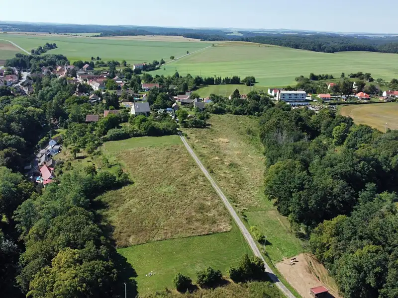 Prodej pole 1316 m², Lančov – náhled fotky 1