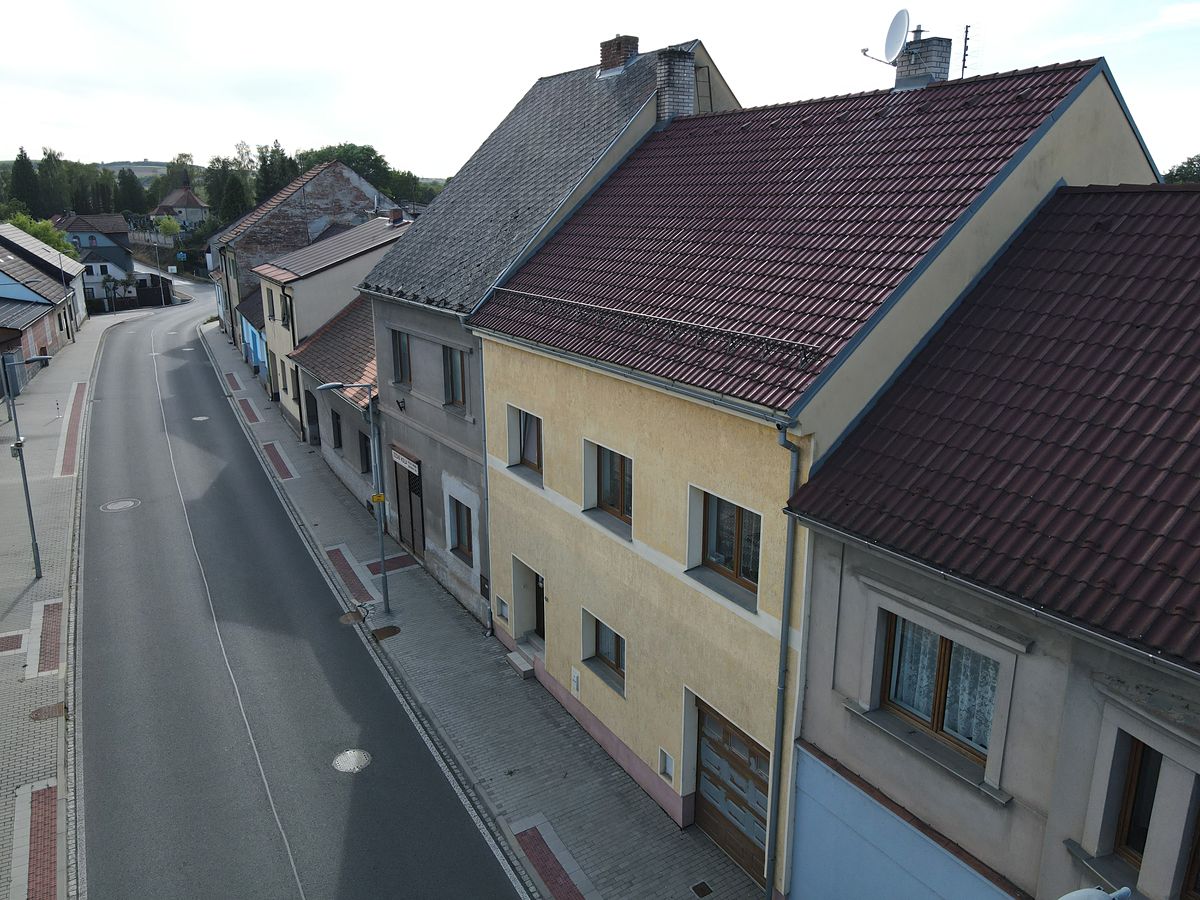 Prodej rodinného domu 160 m², pozemek 656 m² – fotografie 2