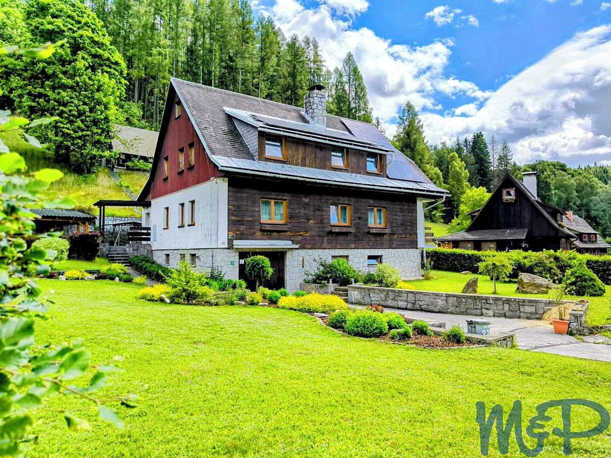 Prodej rodinného domu 220 m², pozemek 2343 m²