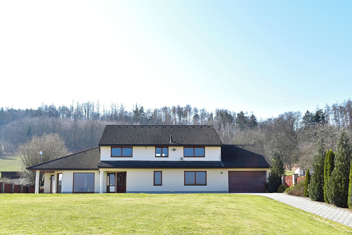Prodej rodinného domu 310 m², pozemek 2880 m²