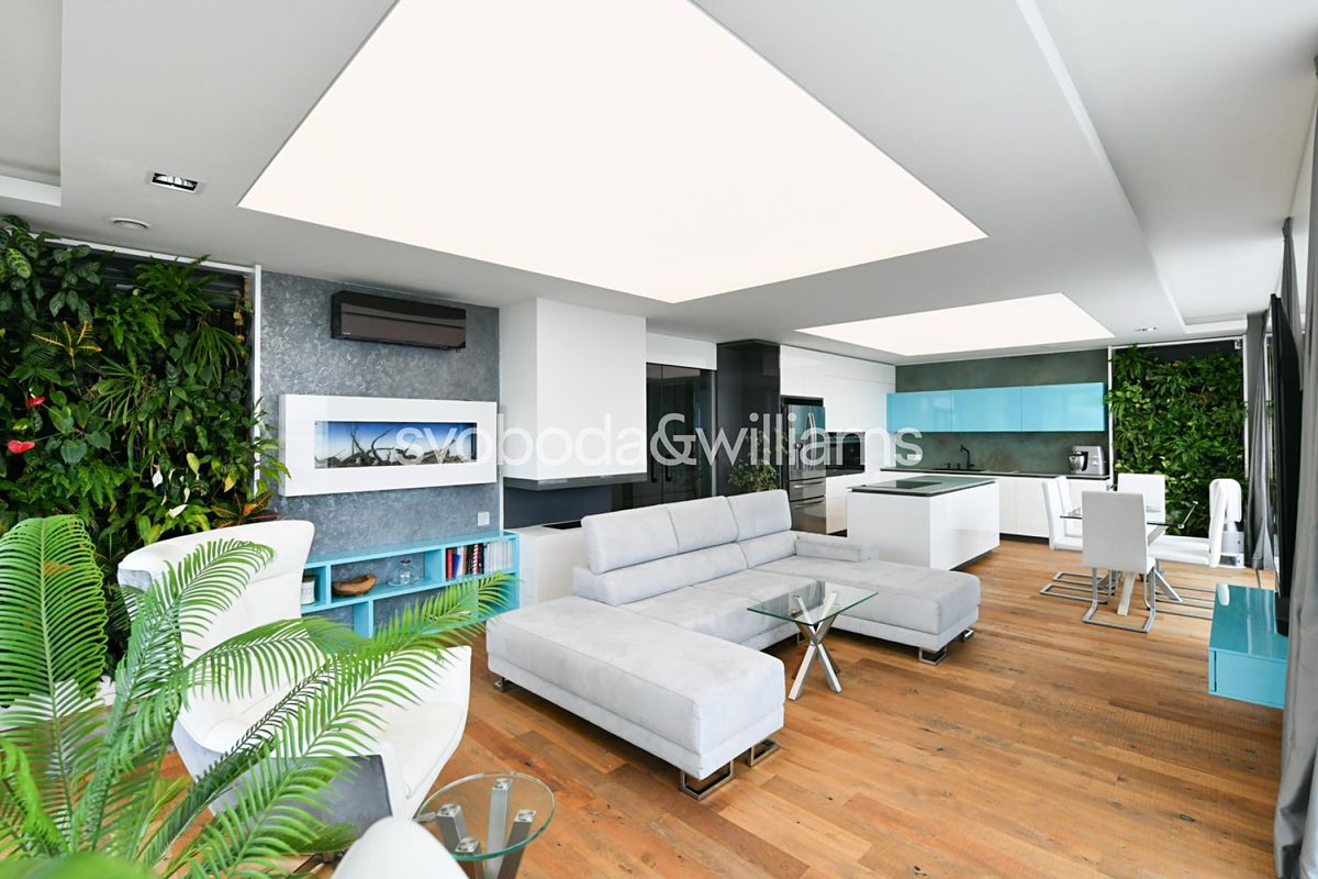 Pronájem bytu 4+kk 131 m² – fotografie 2