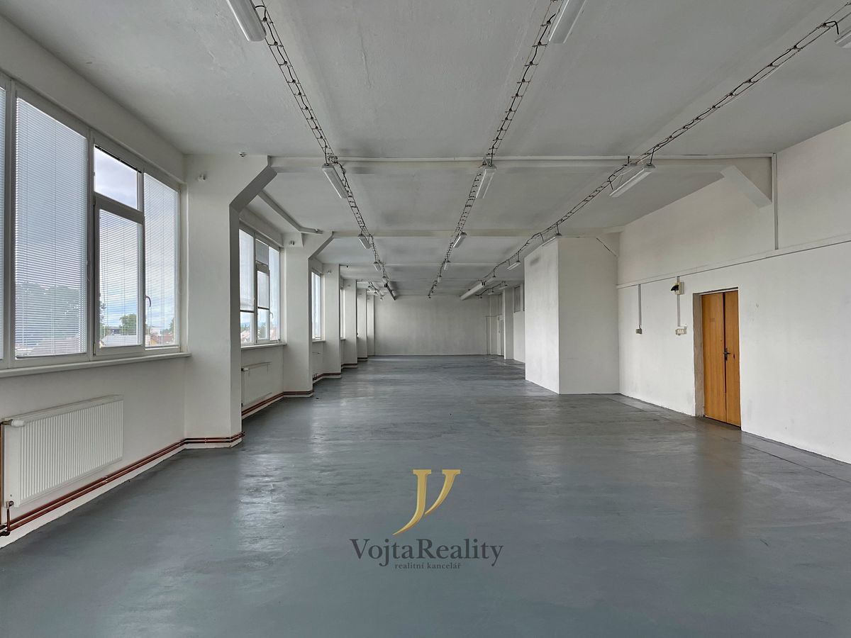 Pronájem skladového prostoru 400 m² – fotografie 3