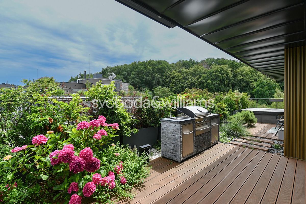Pronájem bytu 4+kk 131 m² – fotografie 3