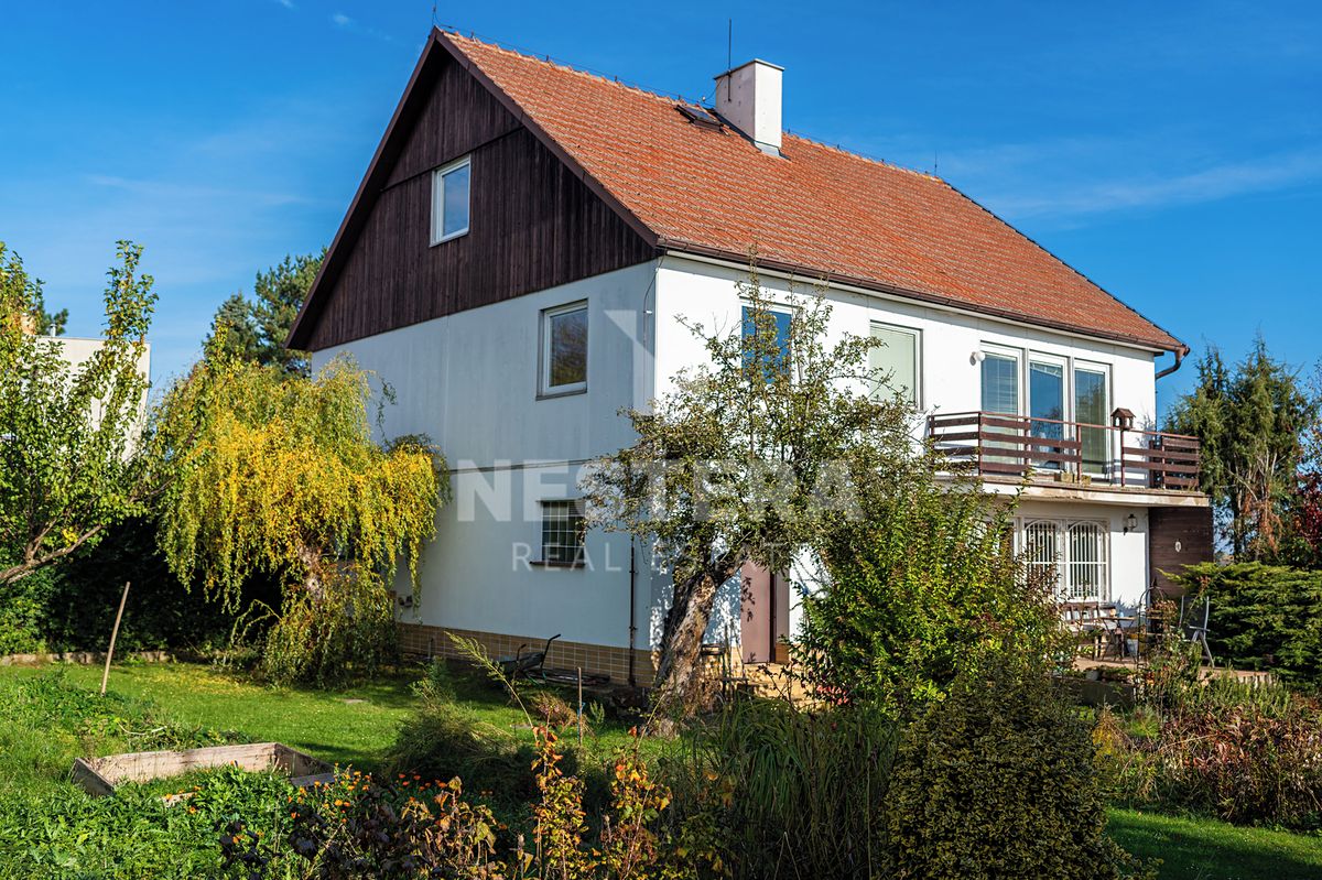 Prodej rodinného domu 240 m², pozemek 792 m²
