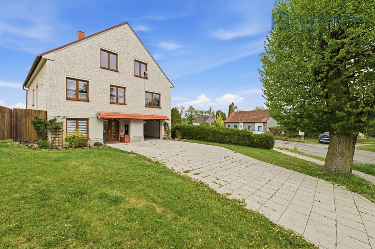 Prodej rodinného domu 122 m², pozemek 1813 m²