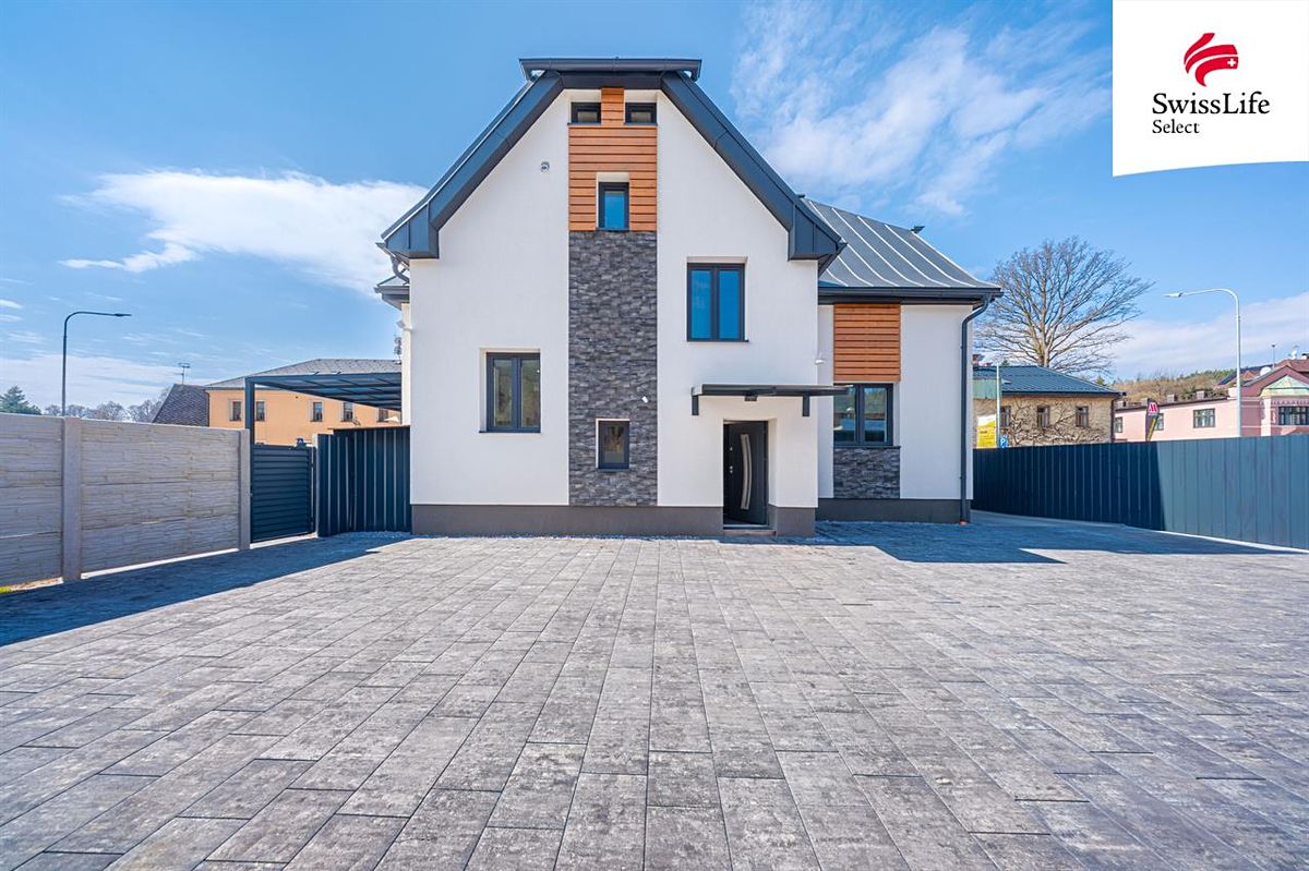 Prodej rodinného domu 350 m², pozemek 764 m² – fotografie 2