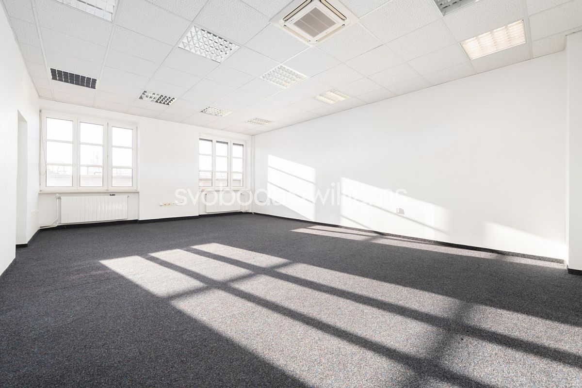 Pronájem kanceláře 221 m²