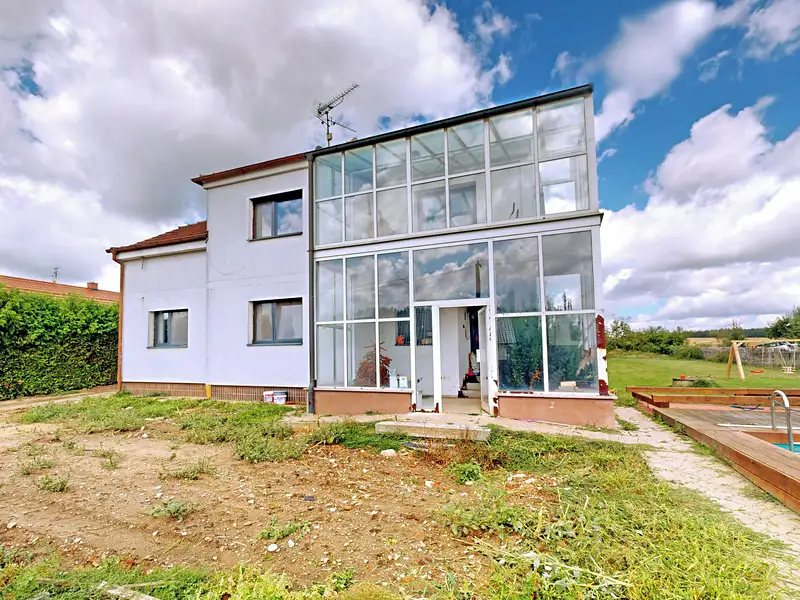 Prodej rodinného domu 379 m², pozemek 1804 m², Radostov – náhled fotky 3